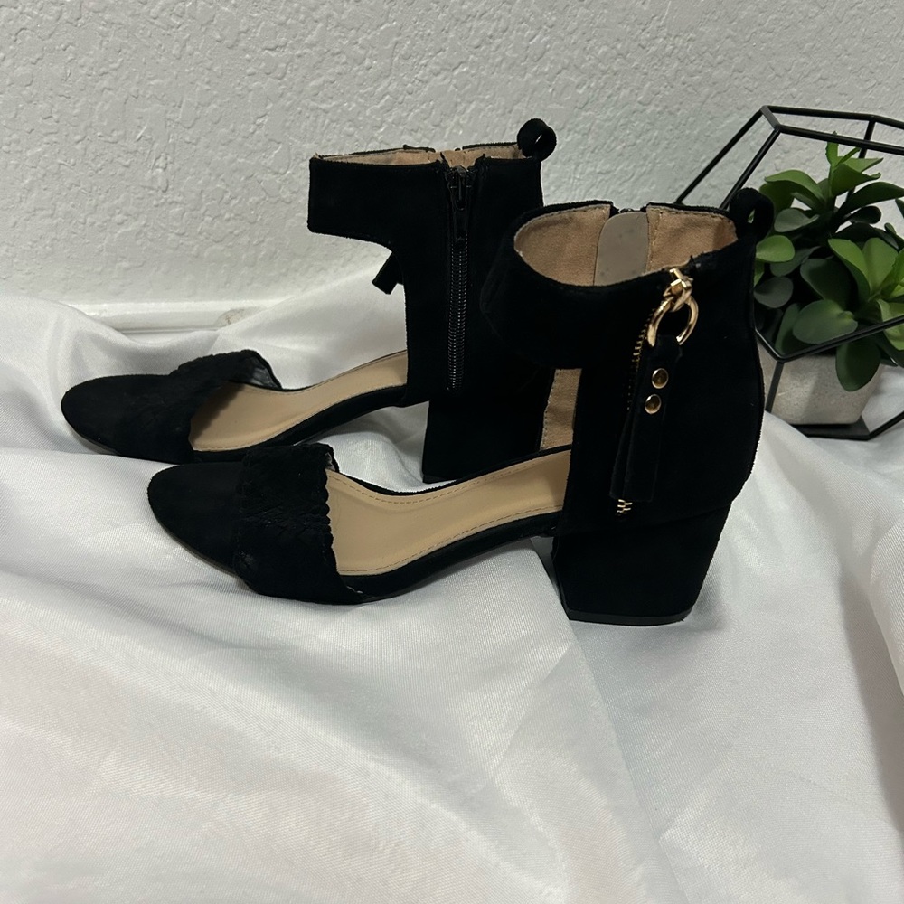 ❤️SOLD❤️ YOKI dress sandals size 8